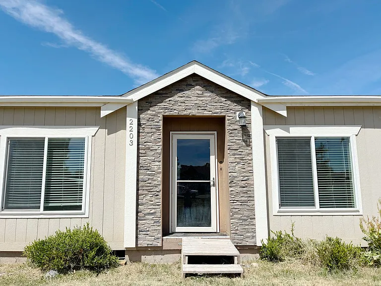 2203 N Travis Way — Photo 1