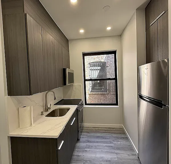 409 Grand Ave #3R — Photo 2