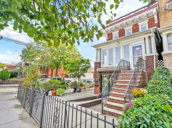 2720 Ditmars Blvd, Astoria, NY 11105