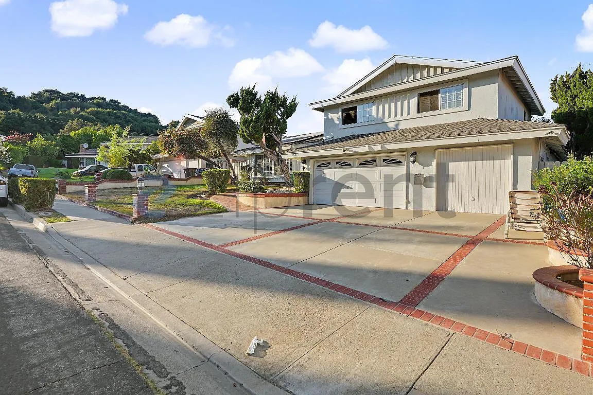 3 bed, 2.5 bath, 1826 sqft, $4,900 — Photo 3