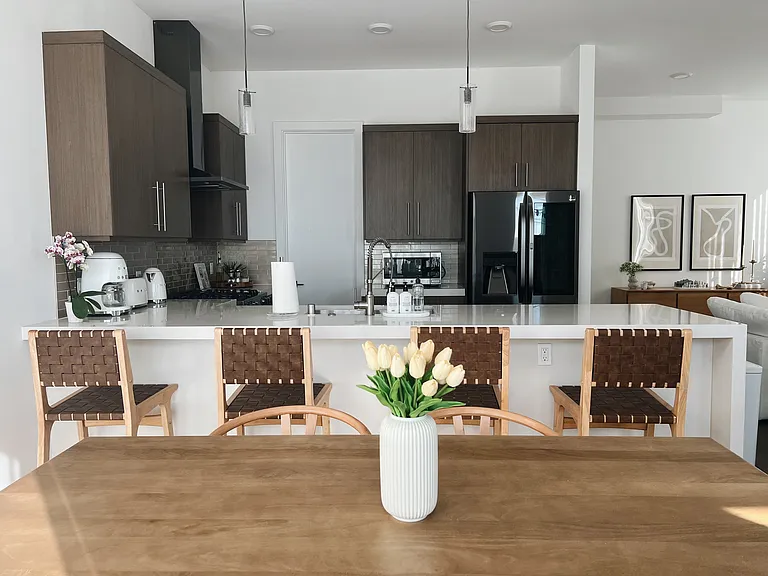 3226 W Robinson Ln — Photo 5