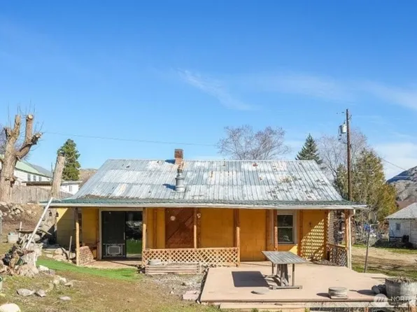 470 2nd Street, Chelan Falls, WA 98817