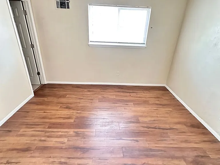 501 Texas Street NE — Photo 5