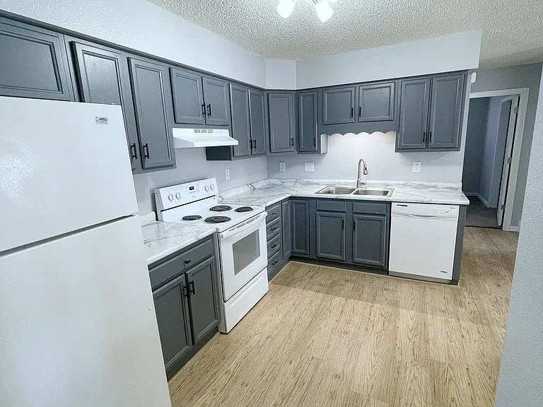 1802 Coachman Dr — Photo 1
