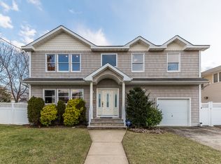 1112 Elizabeth St, Baldwin, NY 11510