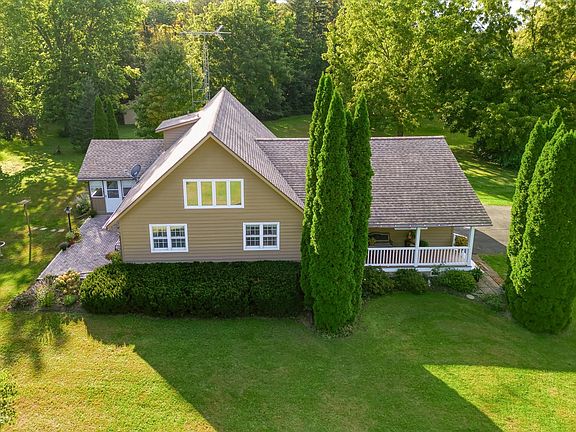 3rd image of 27665 Schafer Rd