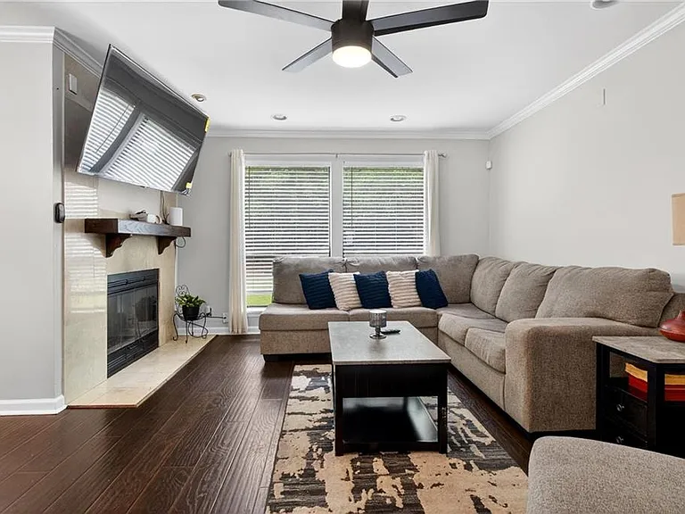 6393 Hawthorne Ter — Photo 21