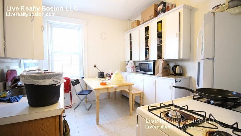 2nd image of 729 Washington St #1