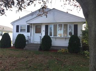105 Wampanoag Trl, Riverside, RI 02915