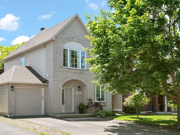 73 Deerfox Dr, Ottawa, ON K2J 4V1