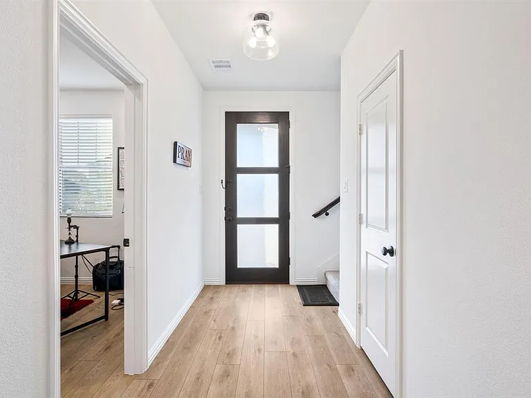 1308 Parkdale St — Photo 5