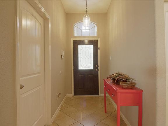 THIS ENTRY HAS AN UPDATED LIGHT FIXTURE TO WELCOME YOUR GUESTS.