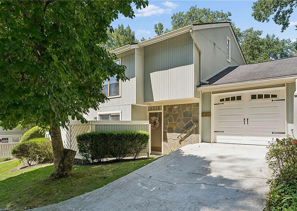 1st image of 2318 Colonial Dr NE