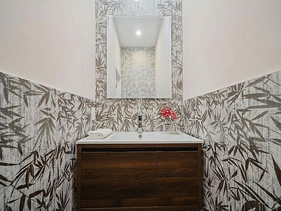 5th image of 31 Graham St #2