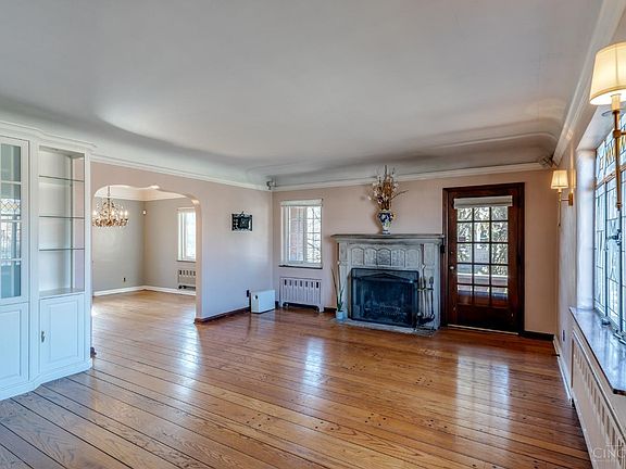 2nd image of 2609 Leslie Ave
