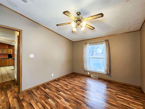 5th image of 301 Domar Dr