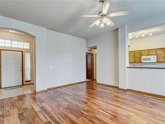 4th image of 10713 NW 31st St
