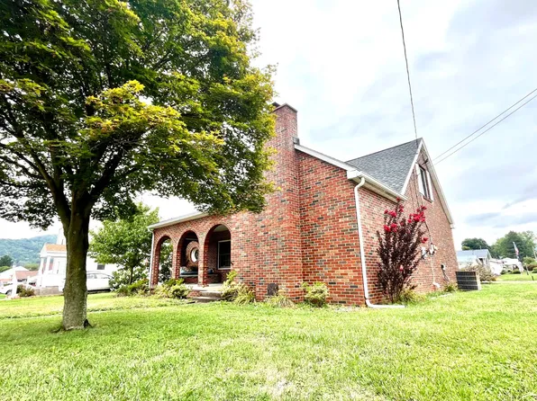 139 E Robinson St, Paden City, WV 26159