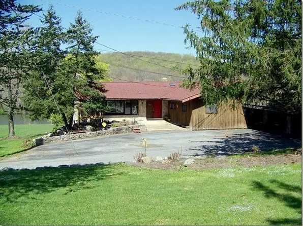 2205 California Rd, Morgantown, PA 19543