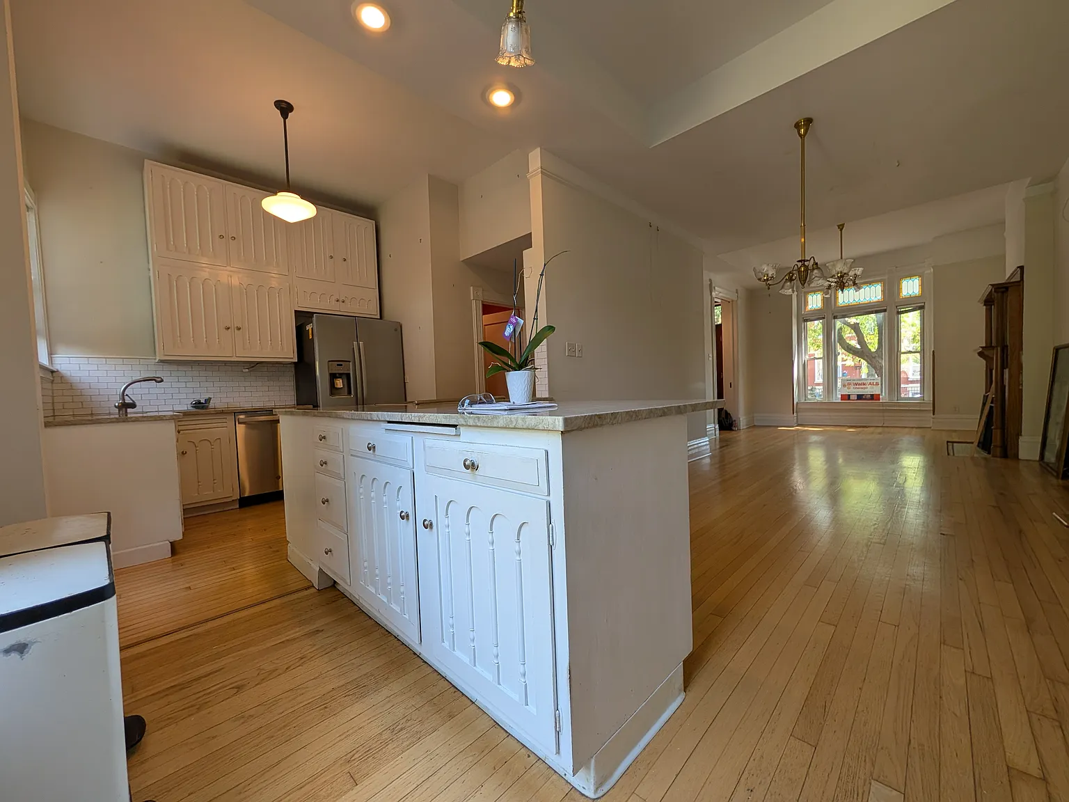 730 S Claremont Ave — Photo 3