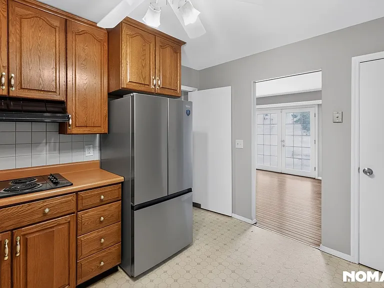 1835 Ardmore Dr — Photo 3