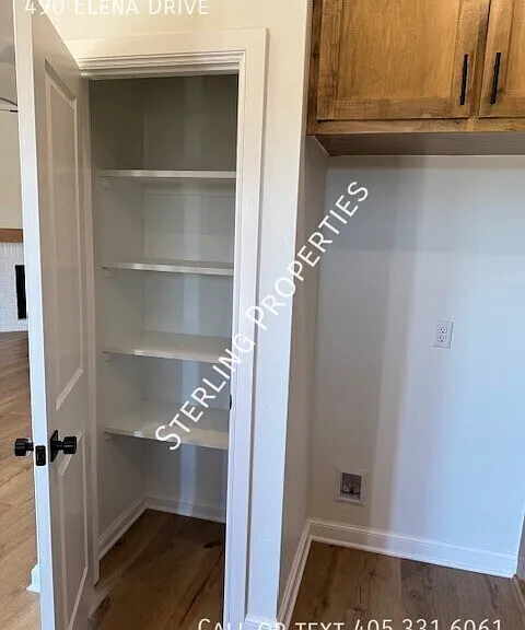 490 Elena Dr — Photo 15