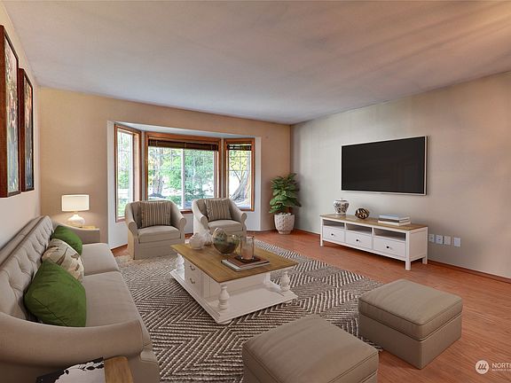 4th image of 15608 85th Avenue NW