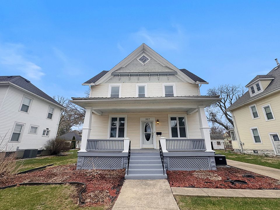 1st image of 307 W 11th St