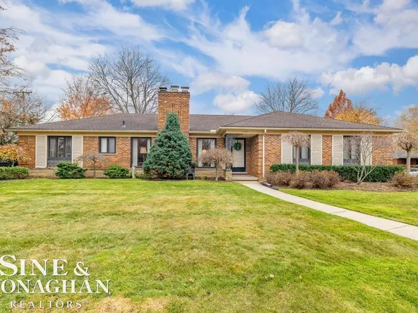 809 Fairford Rd, Grosse Pointe Woods, MI 48236