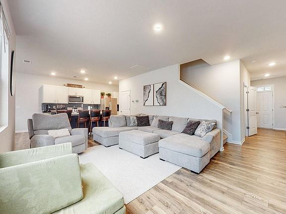 3rd image of 5059 Hunters Village Dr