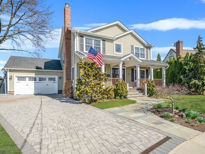 15 Foxcroft Road, Albertson, NY, 11507