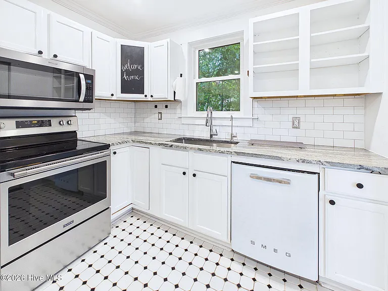 418 S 8th St — Photo 25
