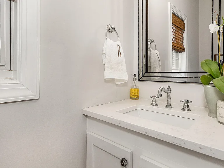 8400 Hobhouse Cir — Photo 10