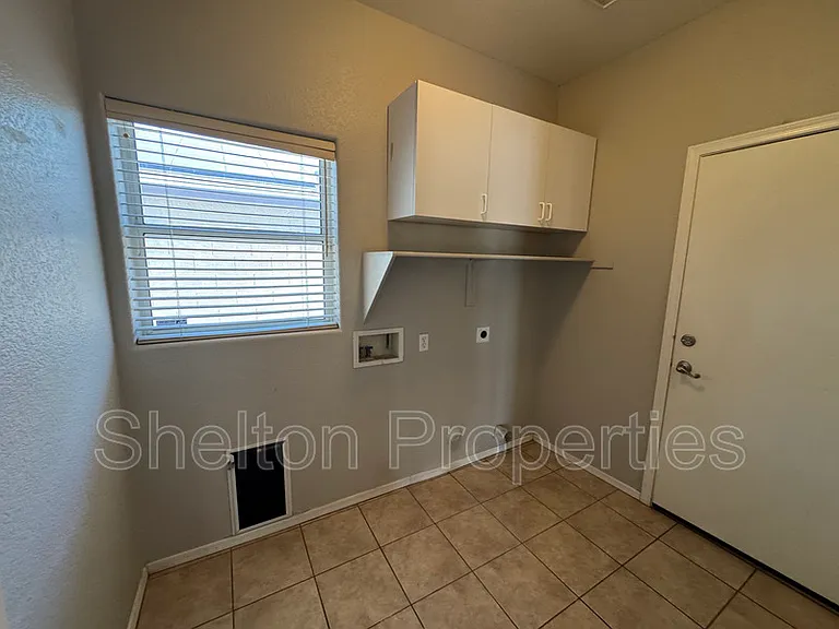 7662 W Via Del Sol — Photo 8