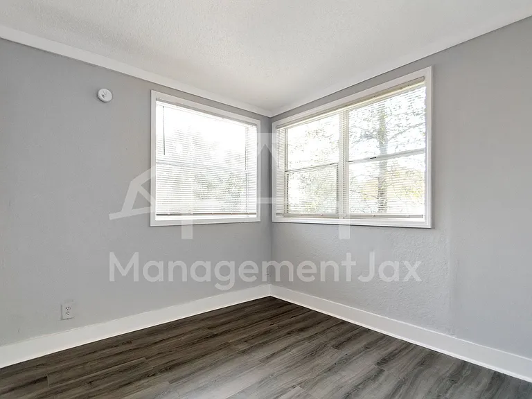 1842 W 26th St — Photo 13