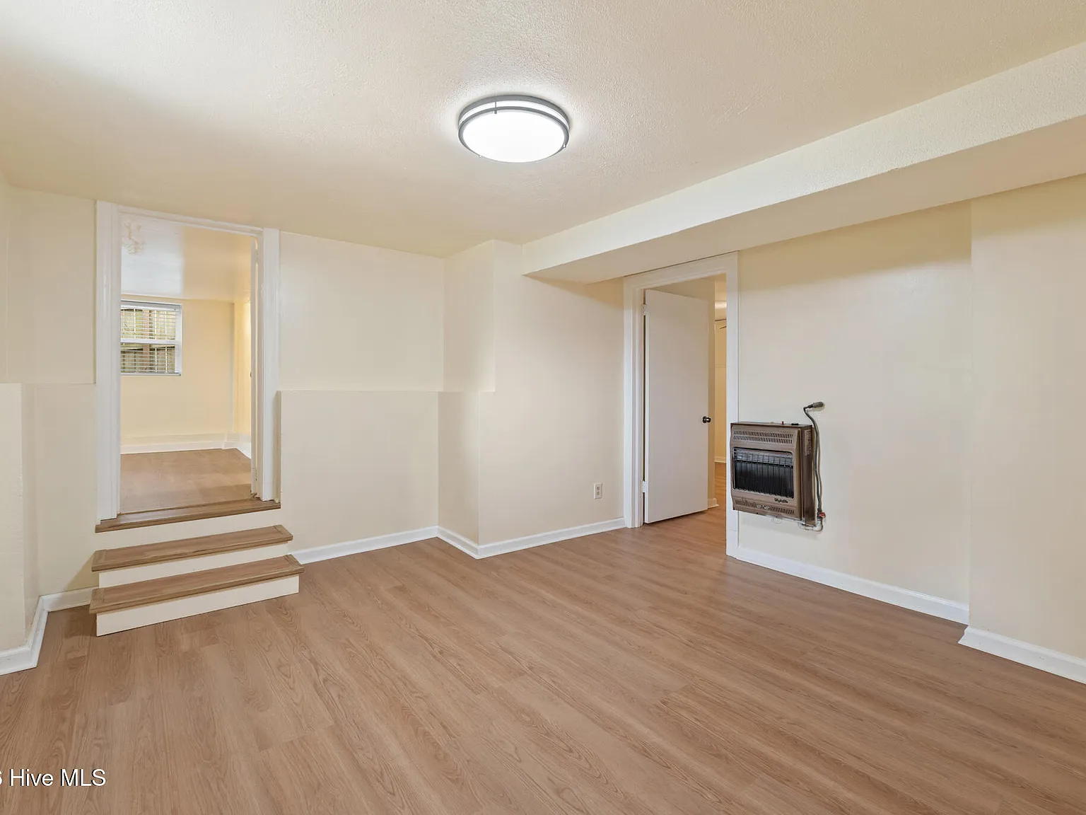 2 bed, 1.0 bath, $1,000 — Photo 3