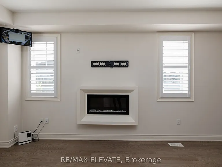 255 McKean Dr N — Photo 17