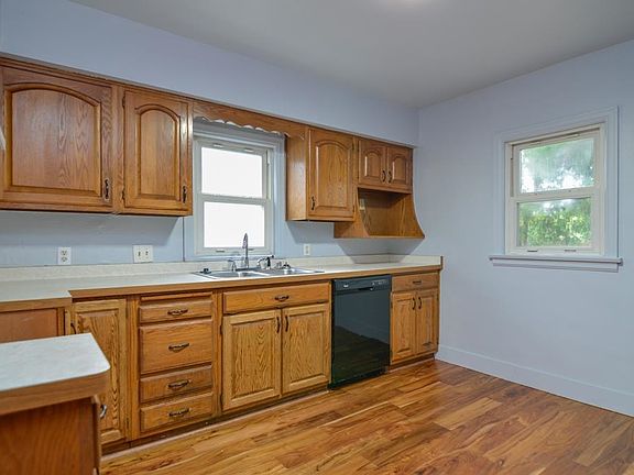 2nd image of 1076 Mayer St