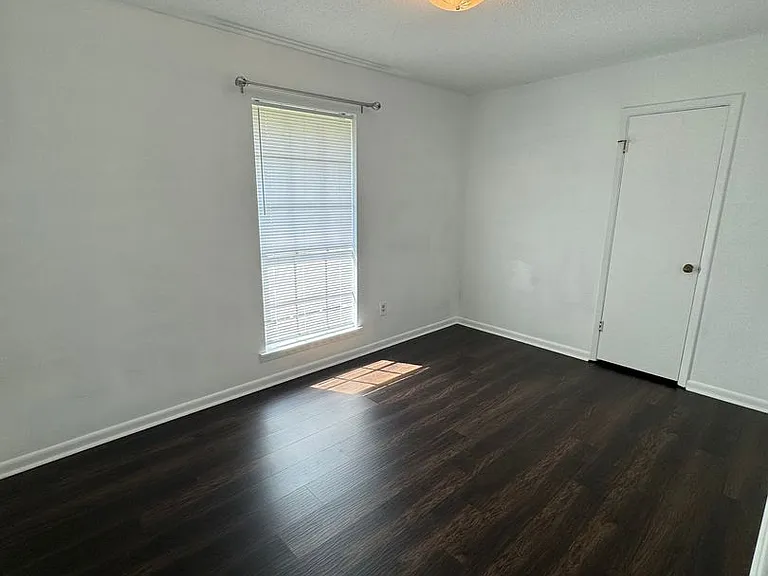 210 Meredith St — Photo 10