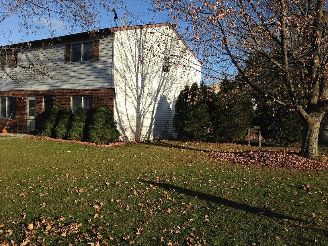 101 1/2 Edward St photo 1