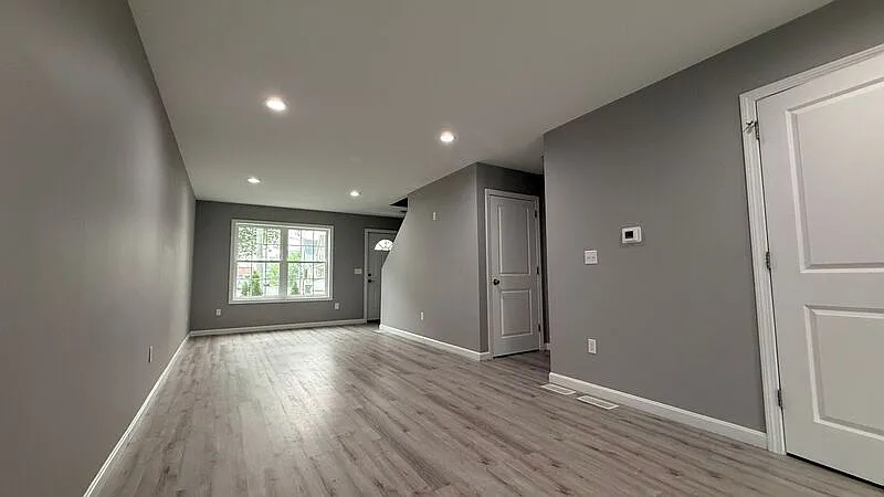 3 bed, 1.5 bath, 1200 sqft, $2,100 — Photo 4