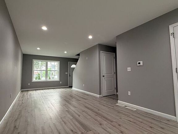 4th image of 242 Eastern Ave