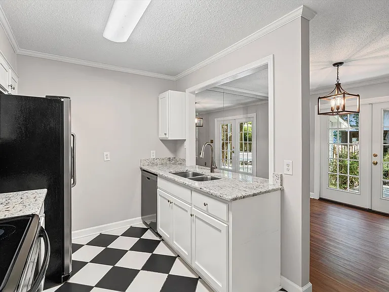 6637 Jackson Sq #B2 — Photo 8