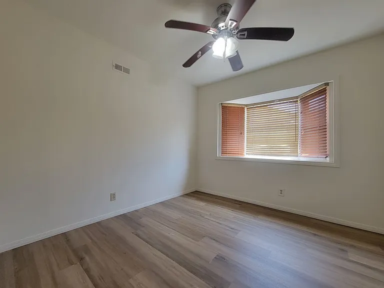 7118 Irondale Ave — Photo 13
