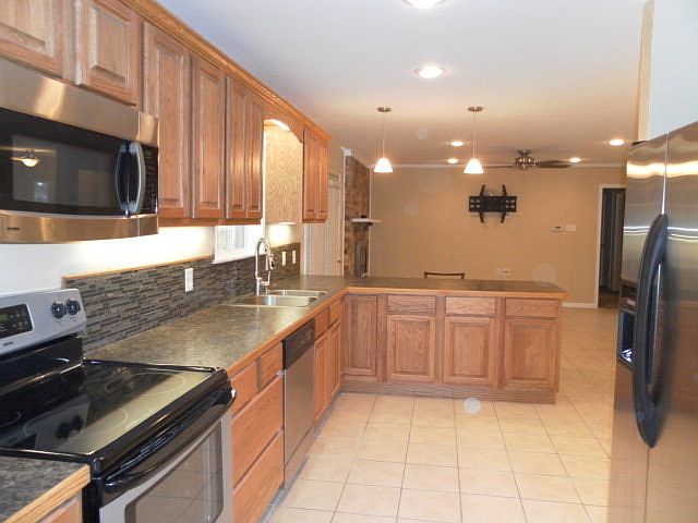 2nd image of 208 Sandflat Pl