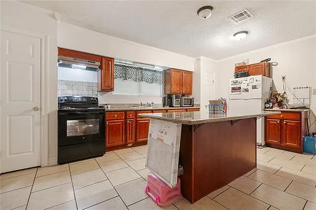 3 bed, 1.0 bath, 960 sqft, $1,500 — Photo 4
