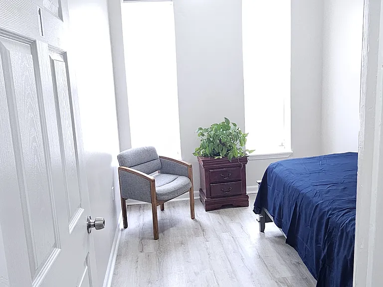 1733 N Fulton Ave — Photo 3