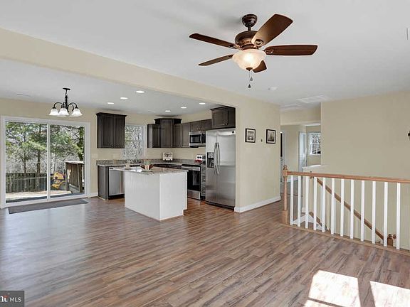 5th image of 433 Deerwood Dr