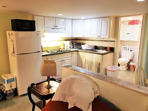 2nd image of 423 Humboldt St #1