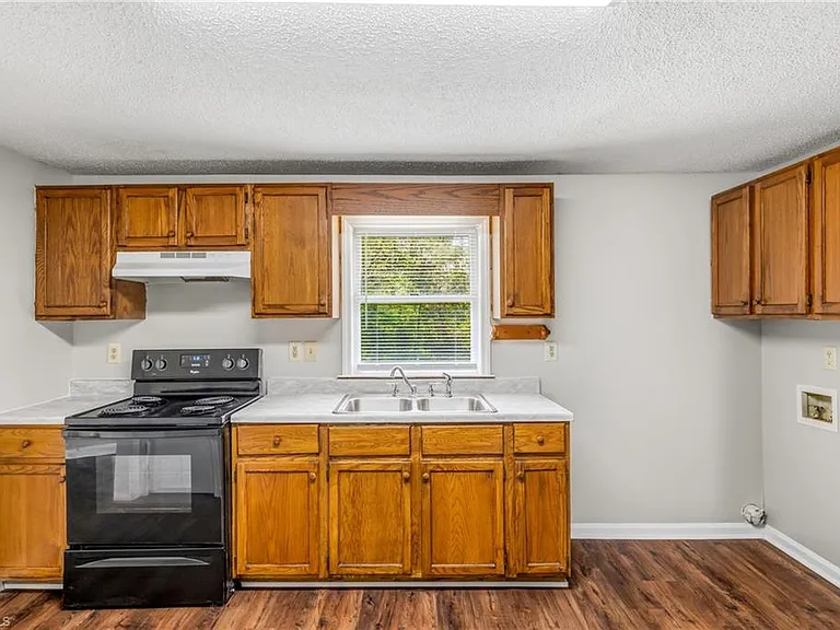 112 S Raleigh St — Photo 13